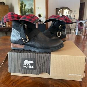 Sorel Major Moto boots, black leather and suede, flannel upper, size 8